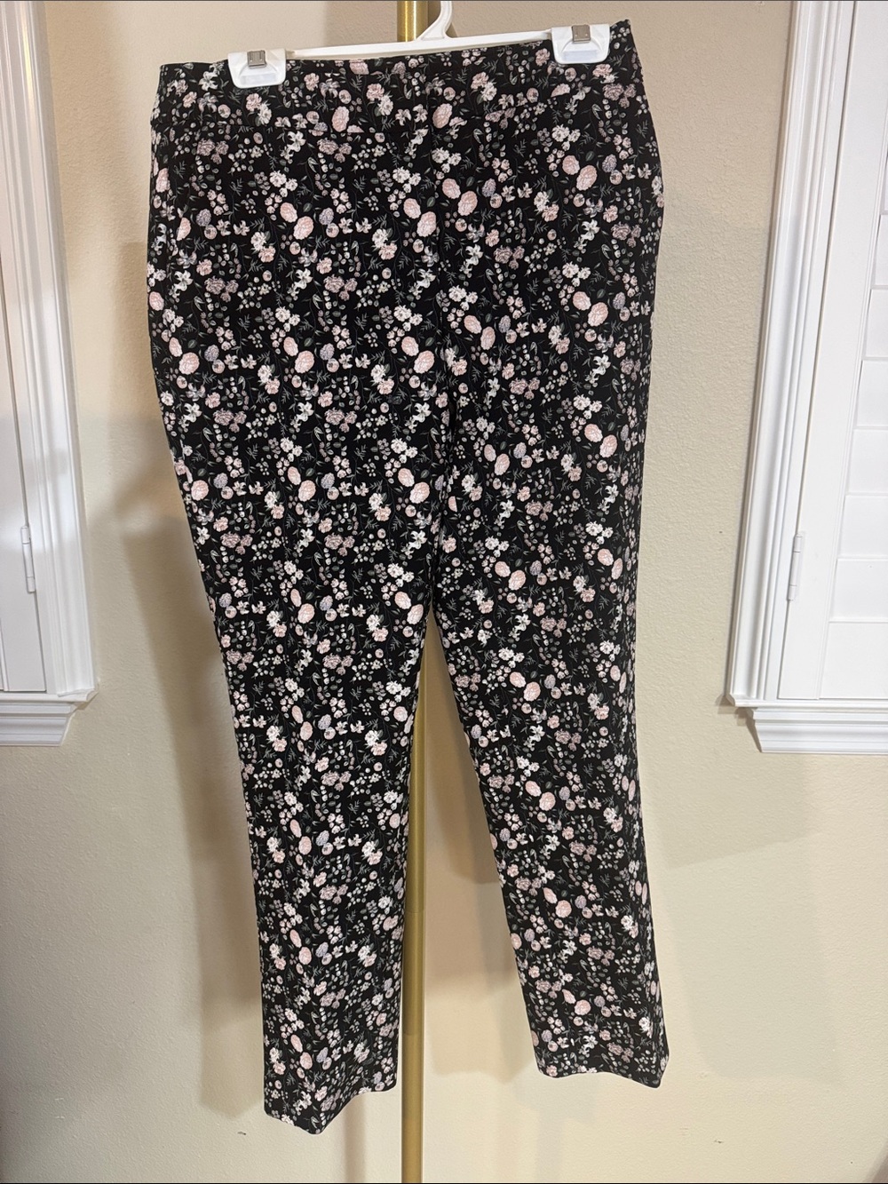 Cynthia Rowley Black Floral Print Cropped Pants